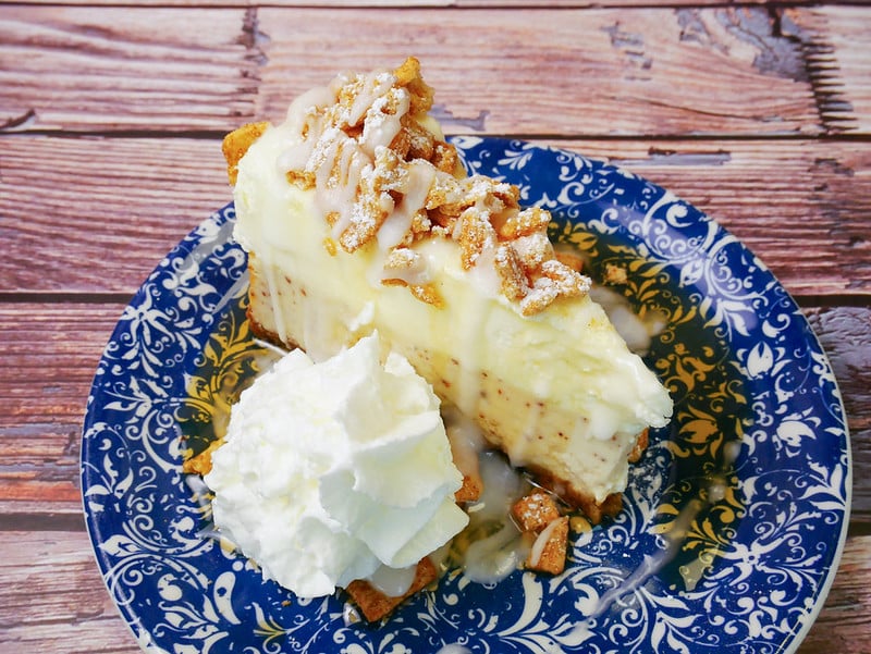 cinnamon bun pecan cheesecake